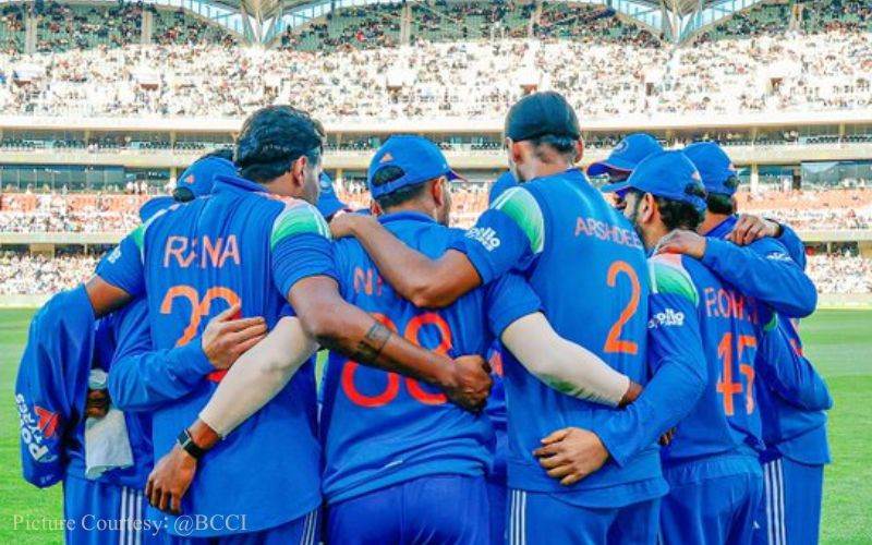 آسٹریلیا نے تین میچوں کی سیریز 2-0 سے جیت لی۔ دوسرے میچ میں بھارت کو 2 وکٹ سے شکست